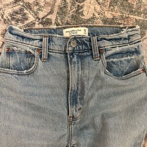 Abercrombie 90’s Straight Ultra High Rise Jeans (w ankle slit)